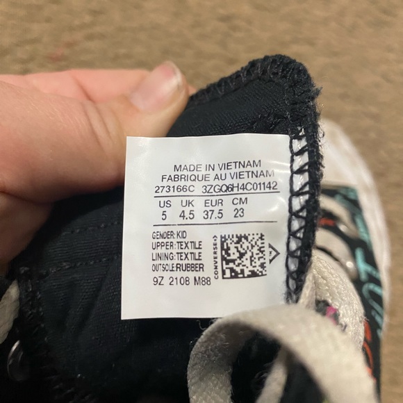 High-top UNT1TL3D-Not A Chuck Converse - Picture 3 of 6